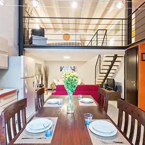 https://loft-di-design-porta-romana-corso-lodi.italymilanhotels.net